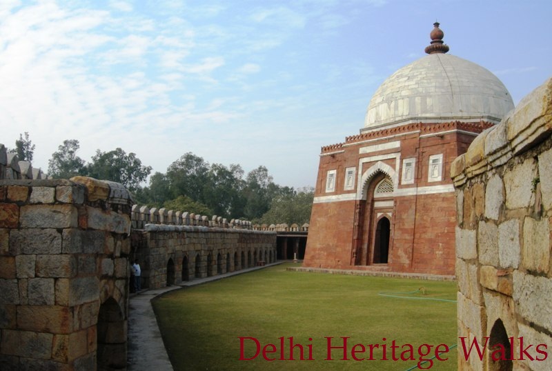 Special-Walk-Heritage-Walk-to-Tughluqabad-Fort-tomb